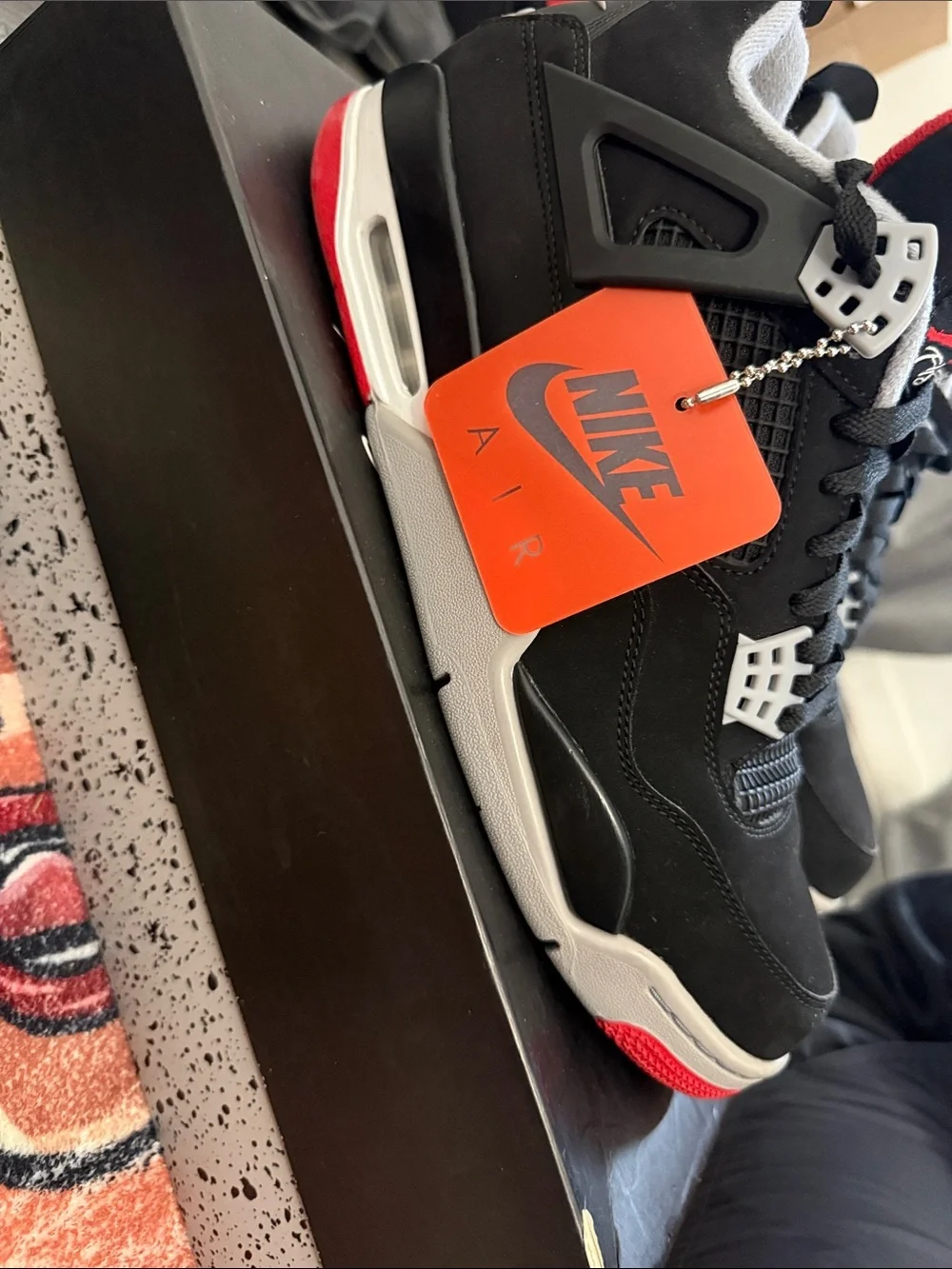 AIR JORDAN 4 BRED RETRO